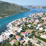 3 Bedroom Beautiful In Feriehus