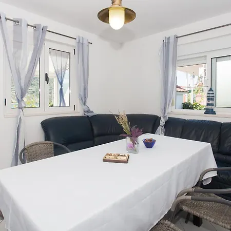 3 Bedroom Front In *