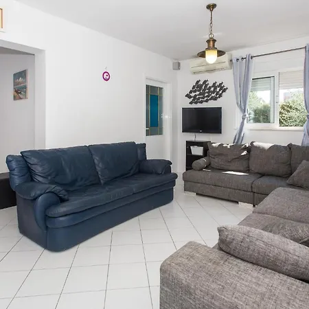 3 Bedroom Front In *