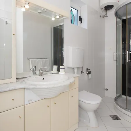 3 Bedroom Front In Rogoznica (Sibenik-Knin)